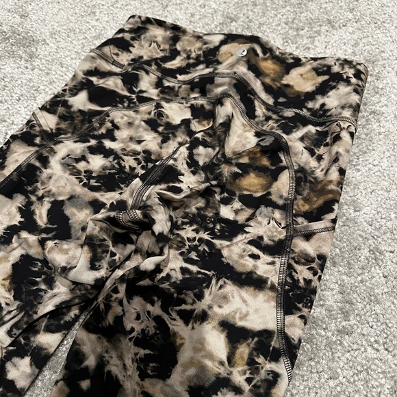 [Like New] Lululemon Invigorate High-Rise Tight 28" - Multi-Color - Picture 6 of 8